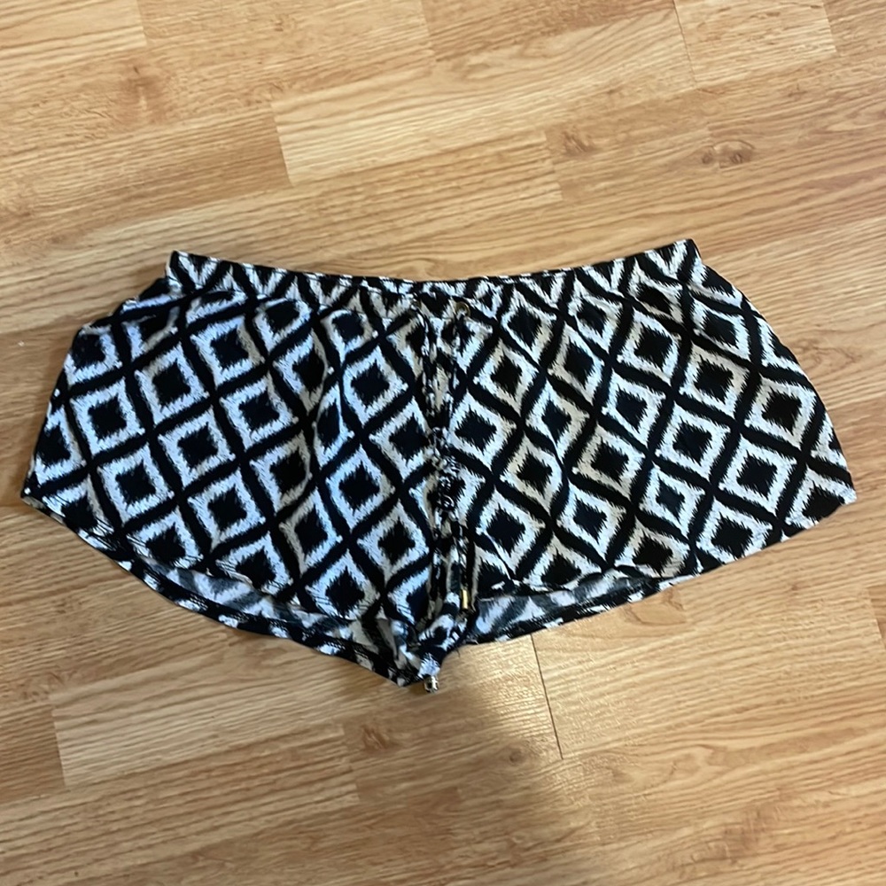Powder Room Short Shorts